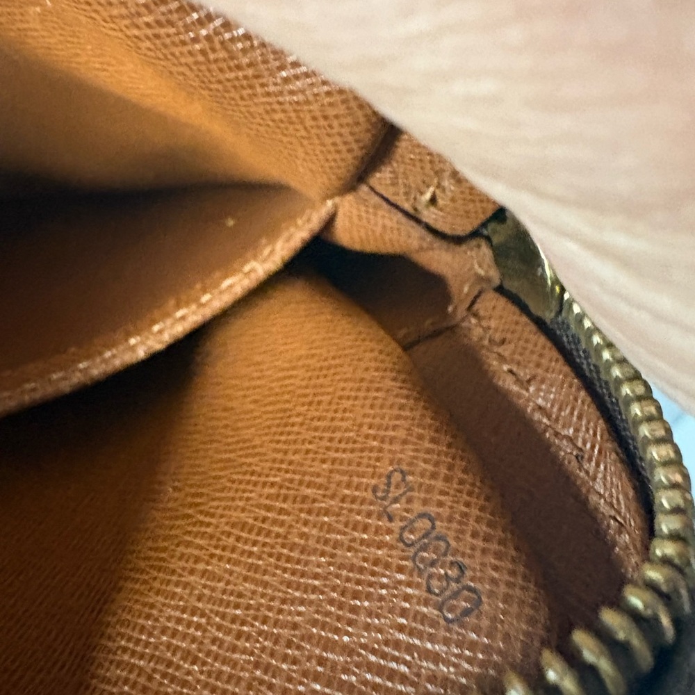 Louis Vuitton LV Monogram Danube - Picture 2 of 8